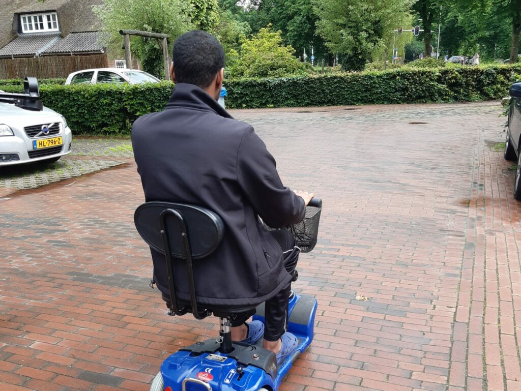 Een scootmobiel voor bewoner van Star Lodge