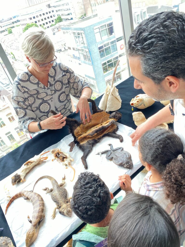 Buddy families visit the KennisKnetters festival in TivoliVredenburg