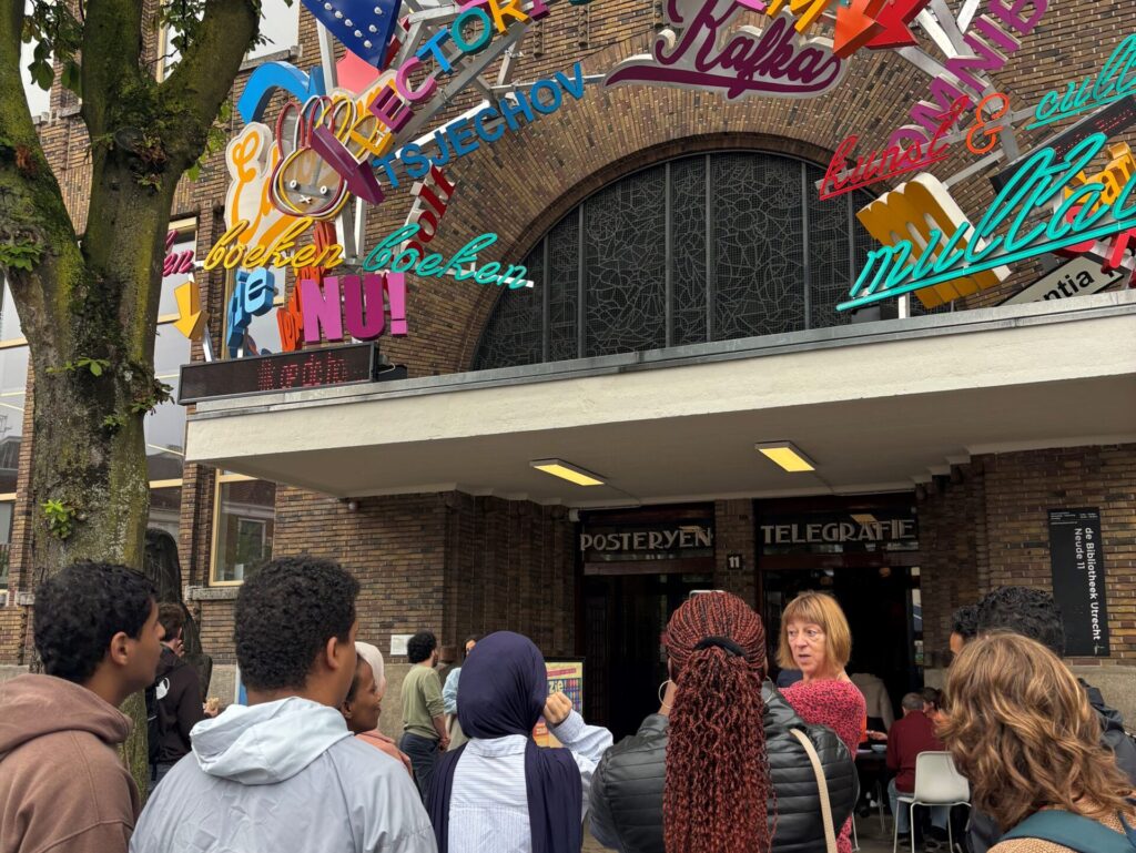 Boeken lenen in bibliotheek Neude