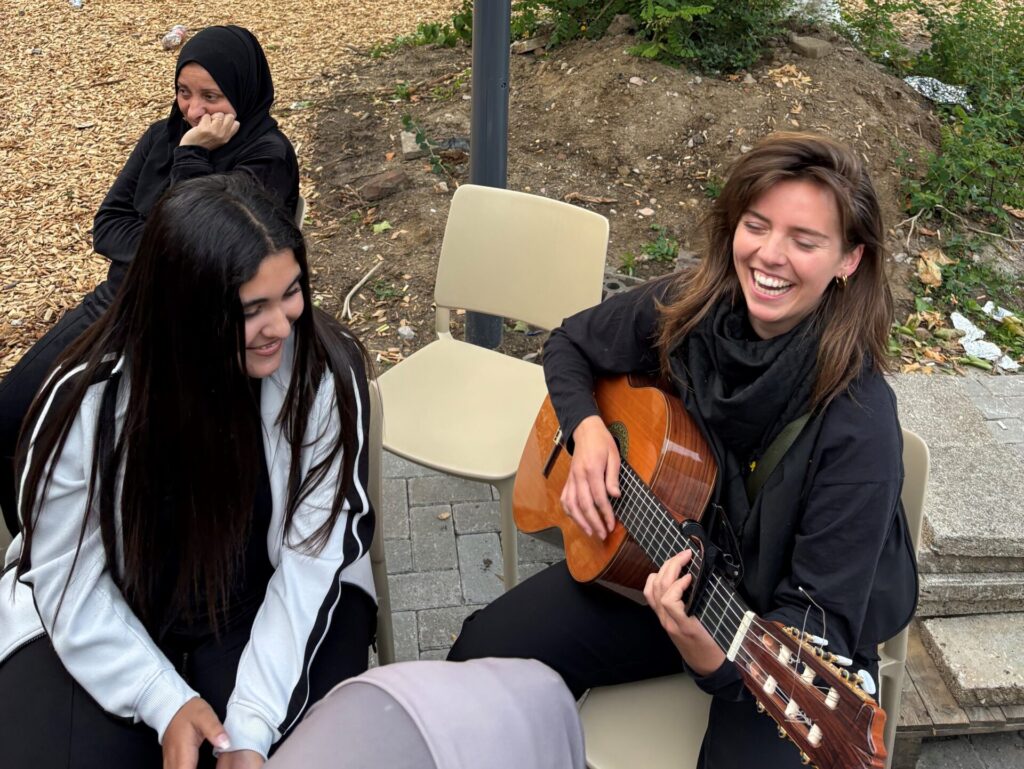 Musicaz op bezoek in nieuw azc Zuilen